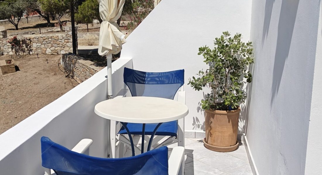 Ιδιωτικό μπαλκόνι με καθιστικό στο Studio 2